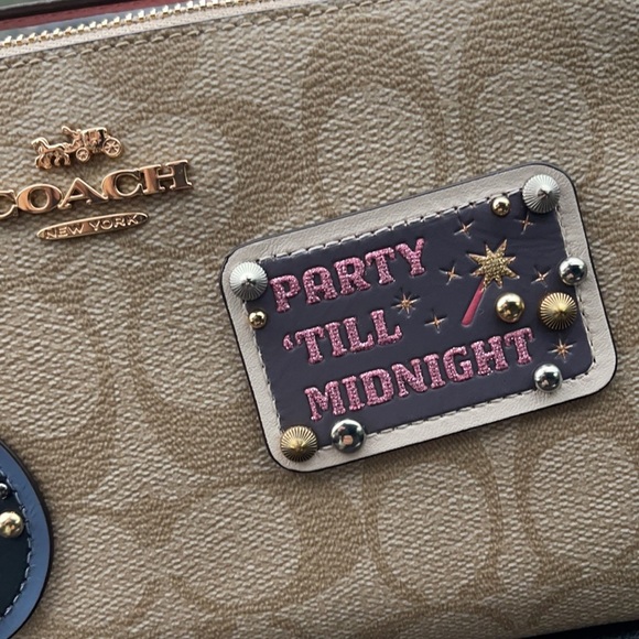 COACH SIGNATURE DISNEY LARGE CORNER ZIP WALLET - Picture 6 of 16